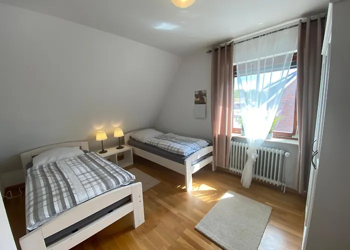 Ferienwohnung Mit Balkon Und Eingezaeunten Garten