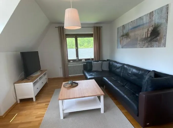 Ferienwohnung Mit Balkon Und Eingezaeunten Garten