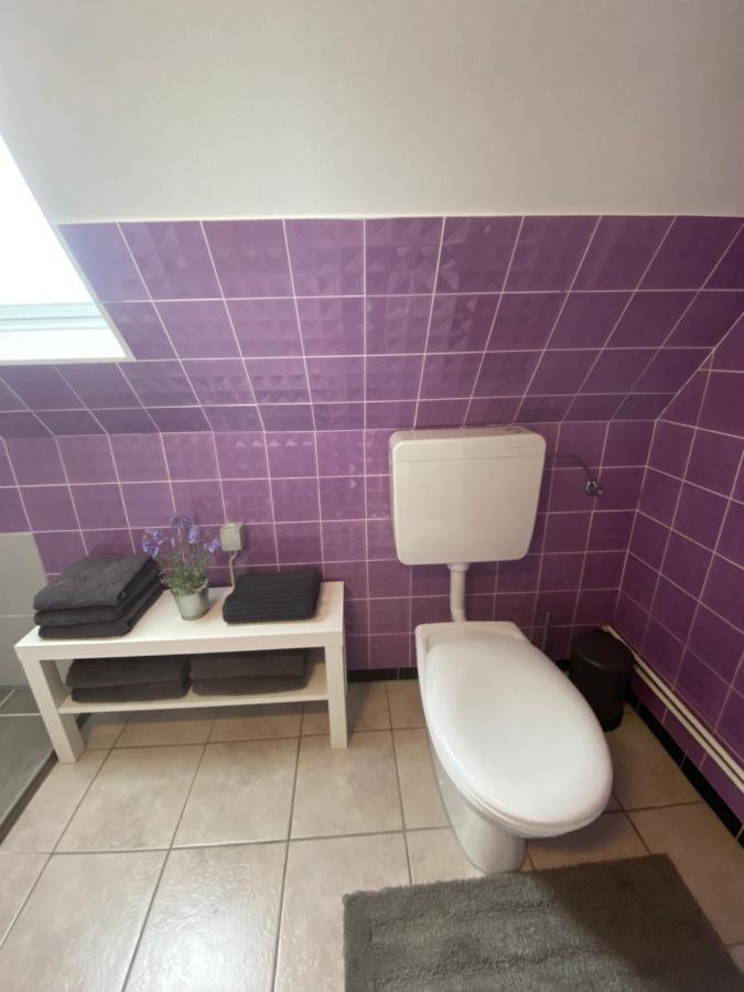 Ferienwohnung Mit Balkon Und Eingezaeunten Garten *