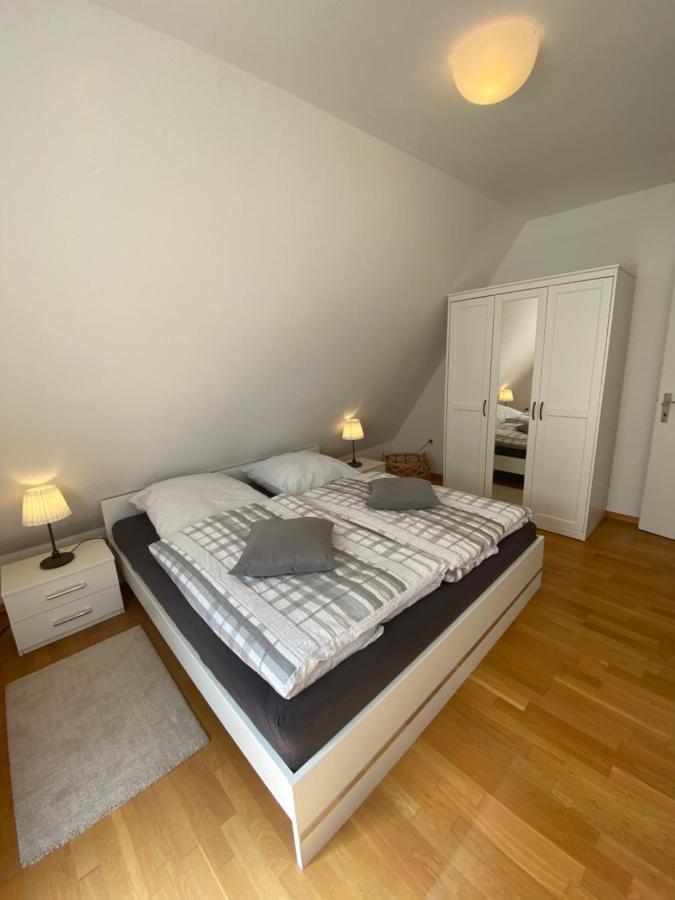 Apartment Ferienwohnung Mit Balkon Und Eingezaeunten Garten Aurich