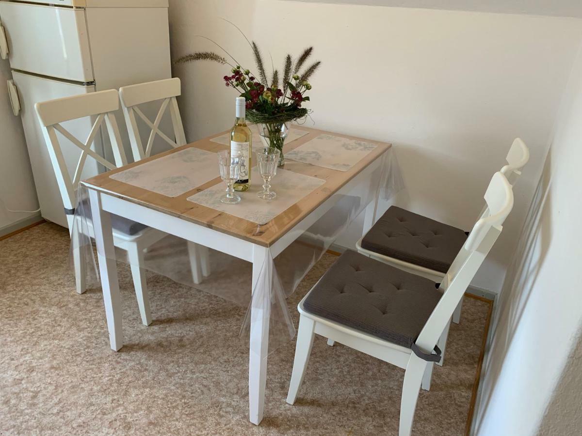 Apartment Ferienwohnung Mit Balkon Und Eingezaeunten Garten *